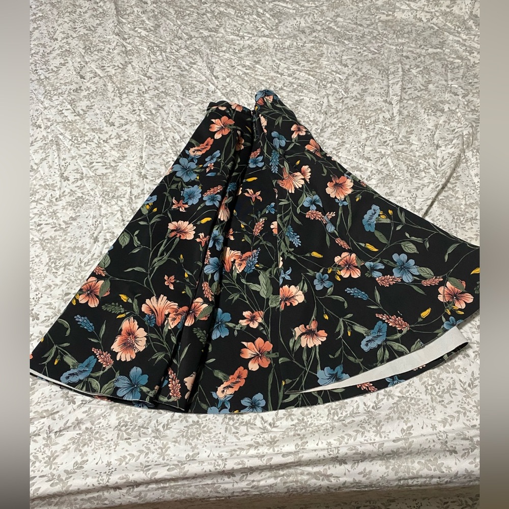Large midi skirt. Flowered. Flowy. Belle Sky brand.
